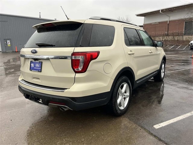 Certified 2018 Ford Explorer XLT w/ Equipment Group 202A image 3