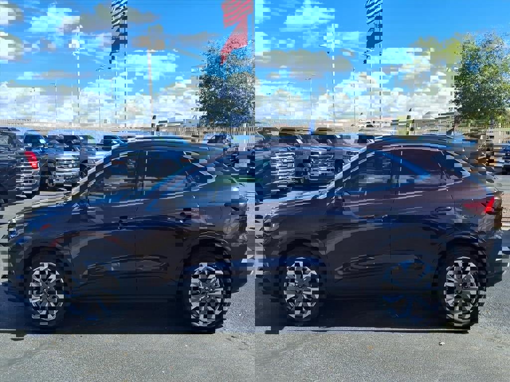 Certified 2023 Ford Escape Platinum w/ Class II Trailer Tow Package image 2