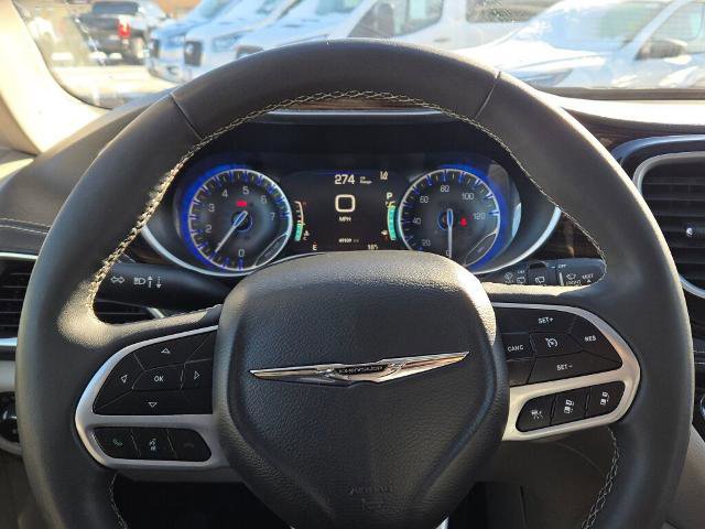 Used 2024 Chrysler Pacifica Limited FWD image 35
