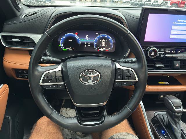 Used 2023 Toyota Highlander Platinum AWD/4WD image 25
