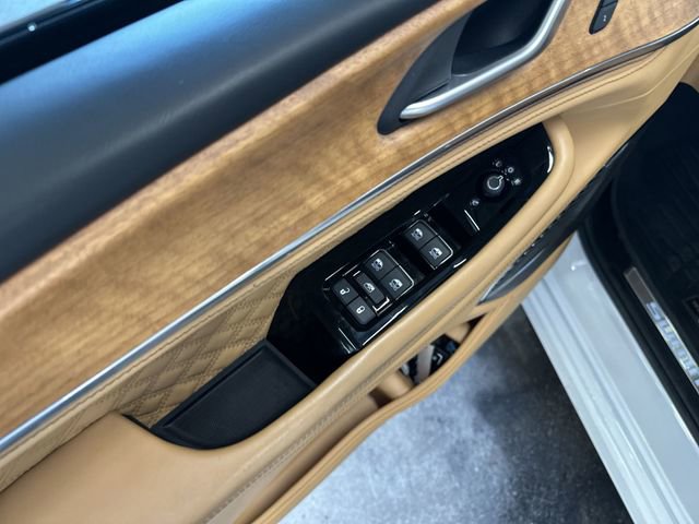 Used 2024 Jeep Grand Cherokee L Summit AWD/4WD image 14