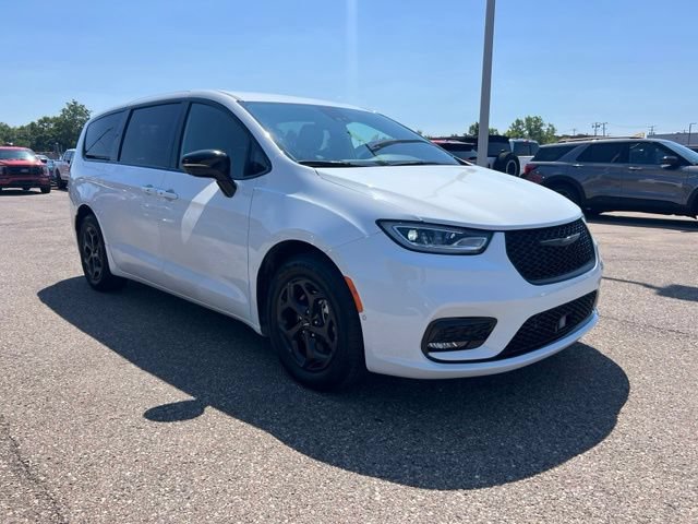 Used 2024 Chrysler Pacifica Limited FWD image 3