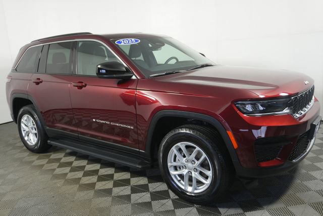 Used 2025 Jeep Grand Cherokee Laredo X AWD/4WD image 2
