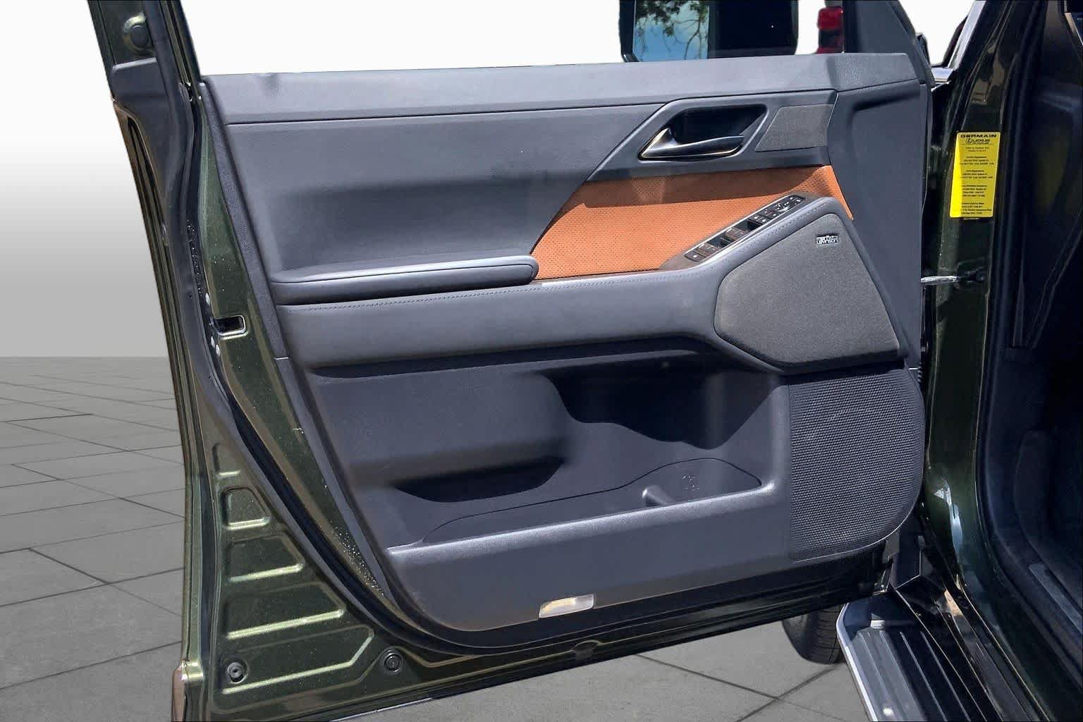 Used 2024 Lexus GX 550 w/ Accessory Package (Z1) AWD/4WD image 22