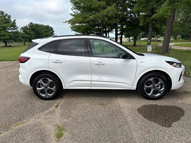 Certified 2023 Ford Escape ST-Line w/ Tech Pack #1 AWD/4WD image 9