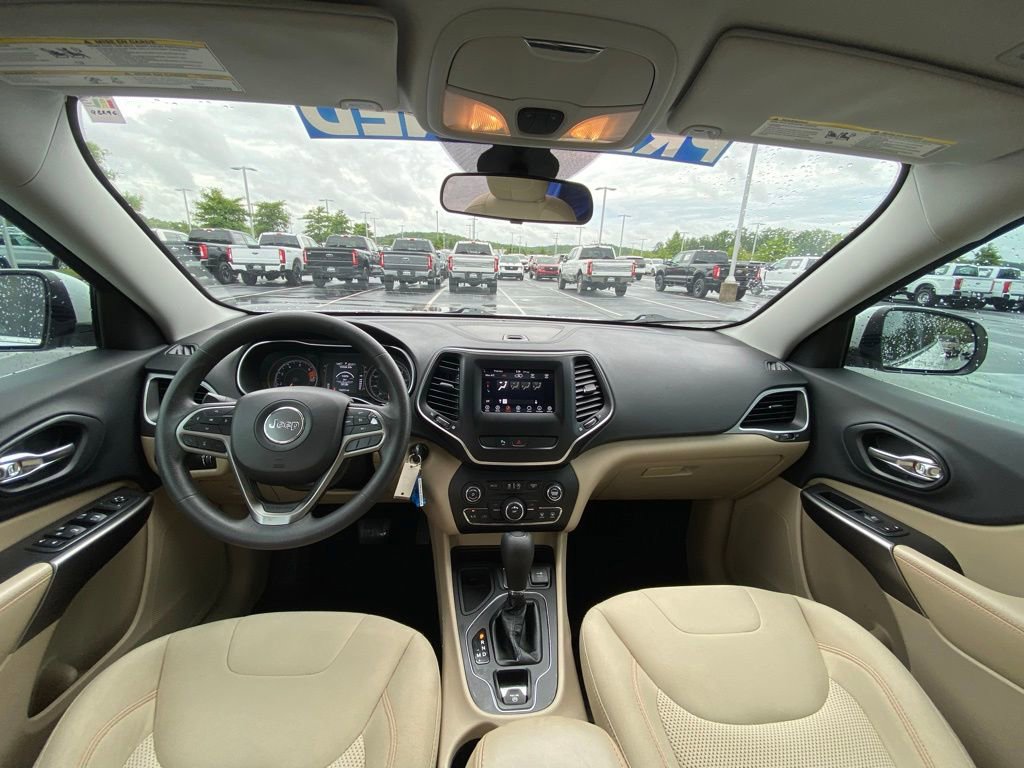 Used 2019 Jeep Cherokee Latitude w/ Popular Appearance Group FWD image 25