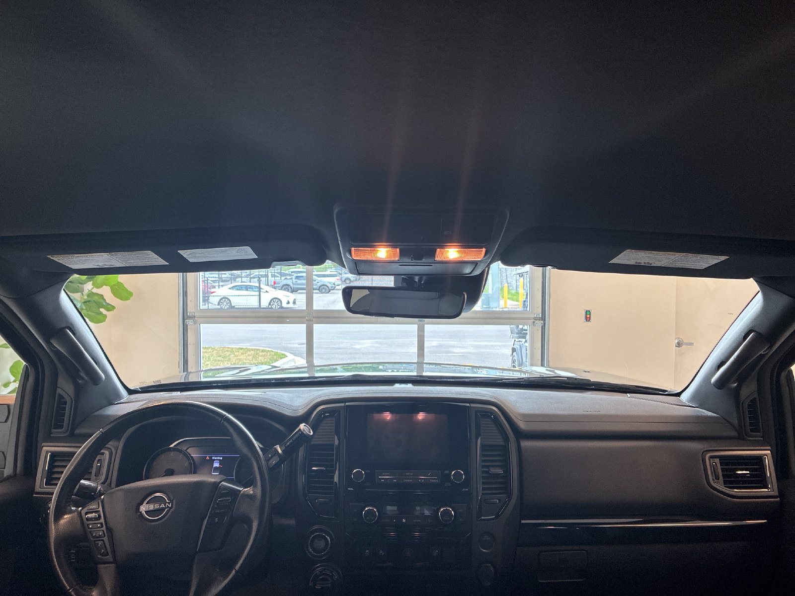 Used 2024 Nissan Titan SV w/ SV Convenience Package AWD/4WD image 9