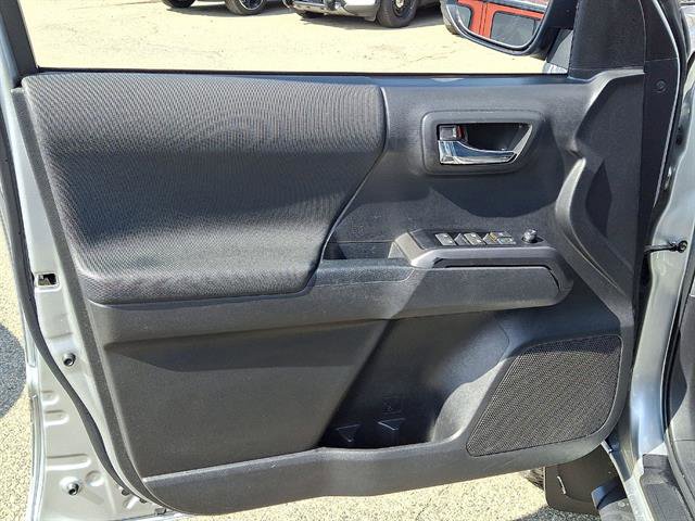 Used 2023 Toyota Tacoma TRD Off-Road AWD/4WD image 15