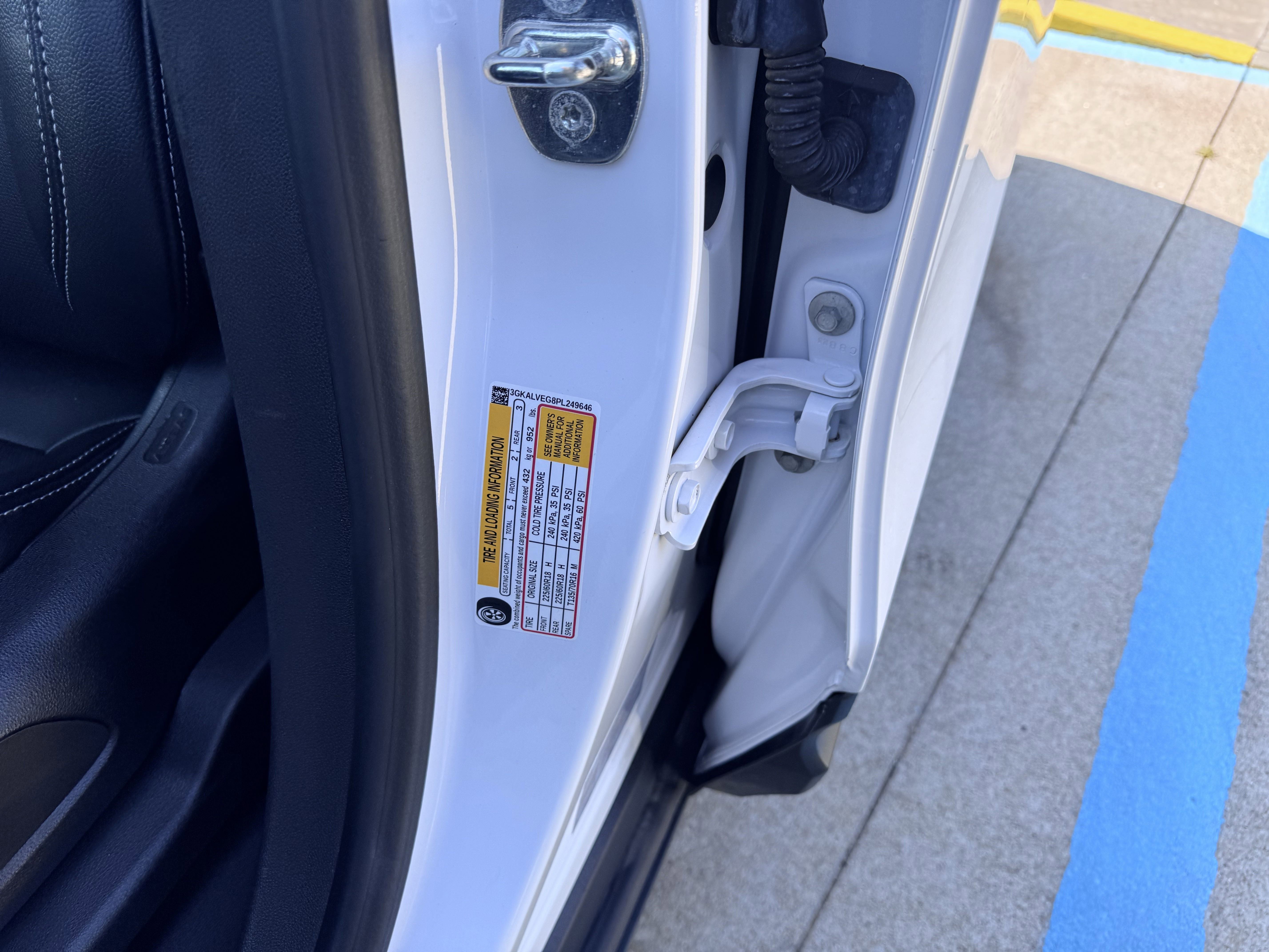 Used 2023 GMC Terrain SLT image 38