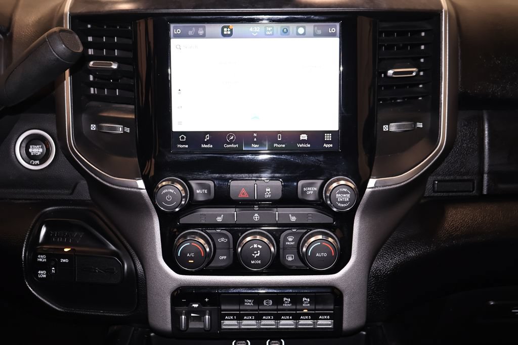 Used 2024 RAM 2500 Big Horn w/ Sport Appearance Package AWD/4WD image 27