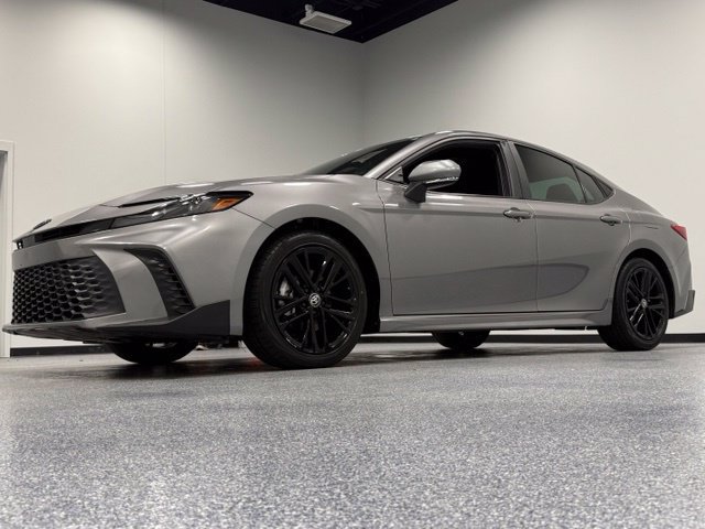 Used 2025 Toyota Camry SE FWD image 8