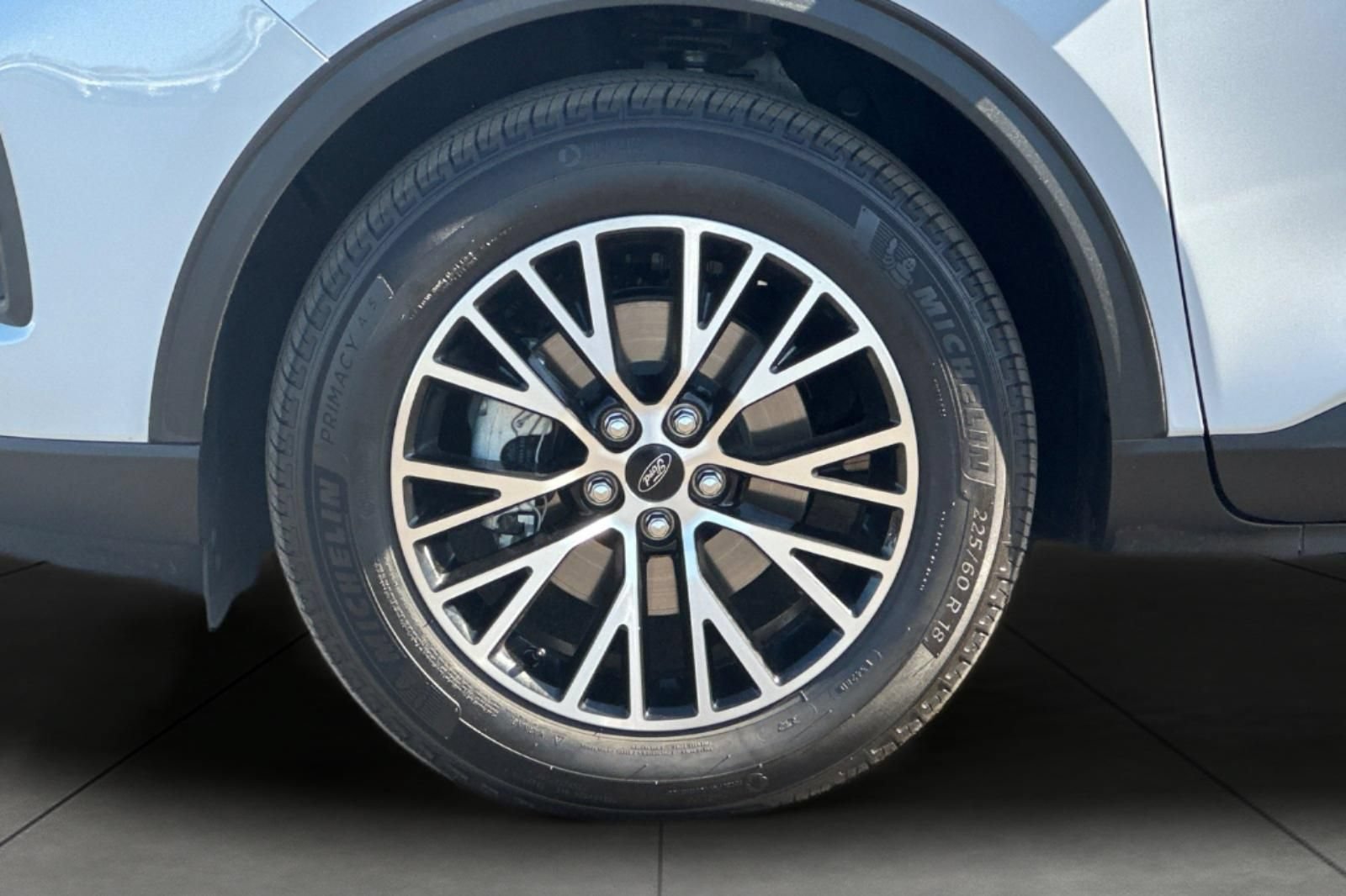 Certified 2025 Ford Escape SE w/ PHEV Premium Package FWD image 31