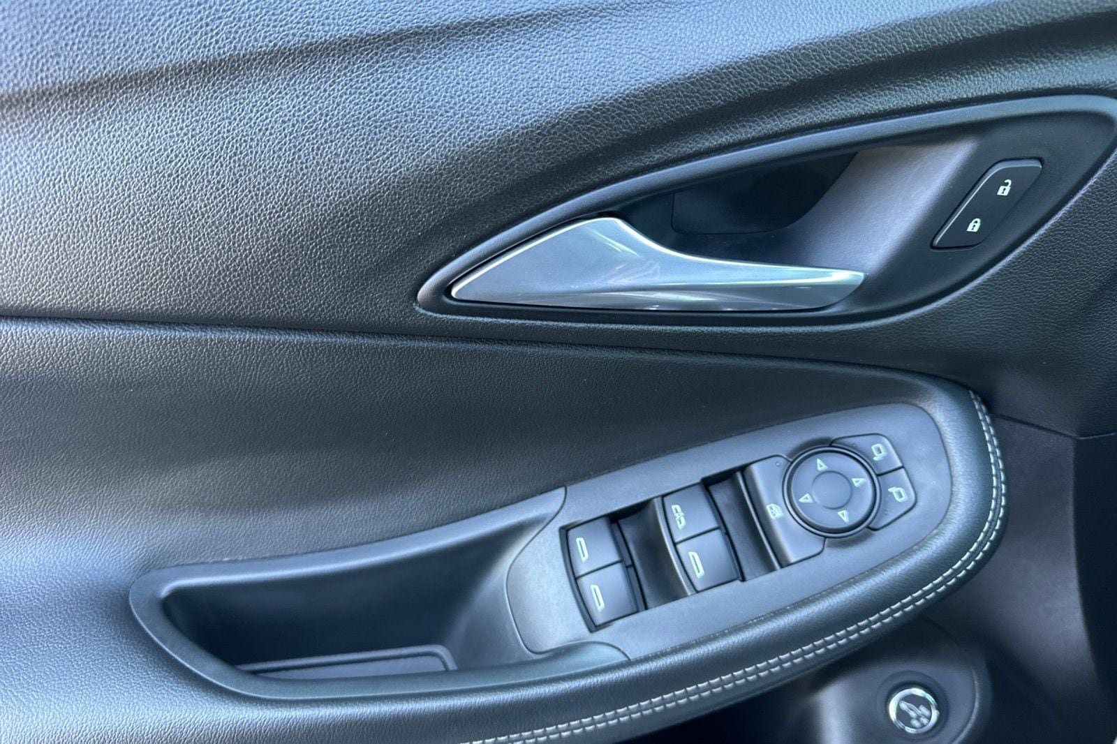 Used 2020 Buick Encore GX Select w/ Advanced Technology Package FWD image 13