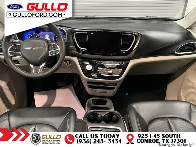 Used 2023 Chrysler Pacifica Touring-L FWD image 11