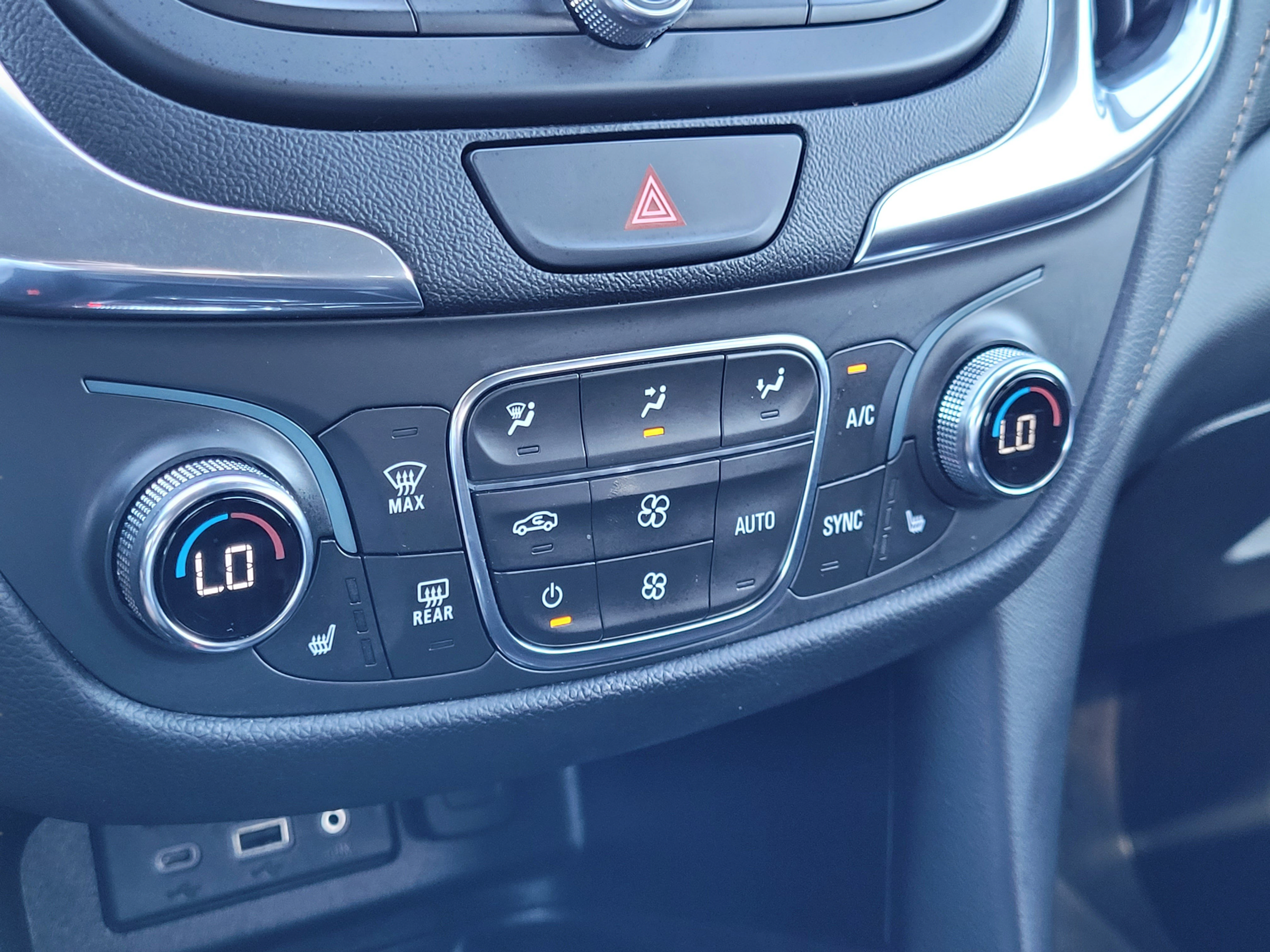 Used 2021 Chevrolet Equinox Premier w/ Redline Edition FWD image 23