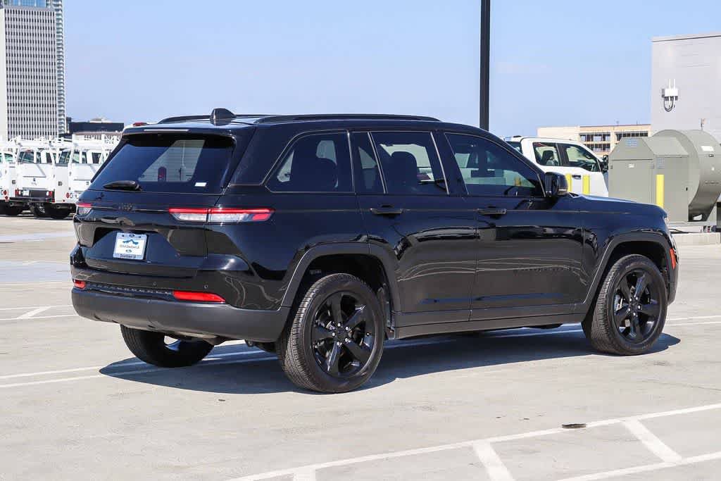Used 2023 Jeep Grand Cherokee Altitude RWD image 4