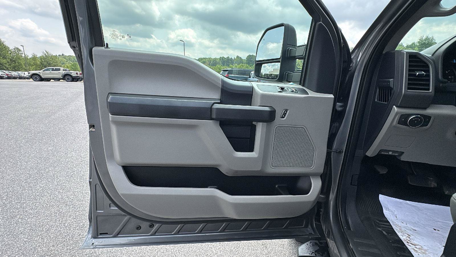 Certified 2022 Ford F250 XL w/ STX Appearance Package AWD/4WD image 14