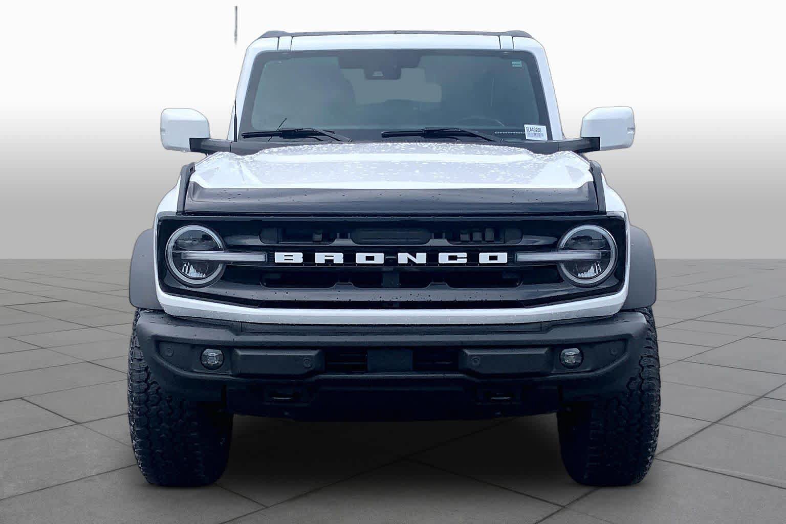 Certified 2025 Ford Bronco Outer Banks w/ Sasquatch Package AWD/4WD image 4