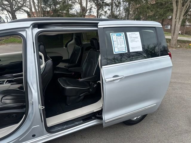 Used 2023 Chrysler Pacifica Limited image 28