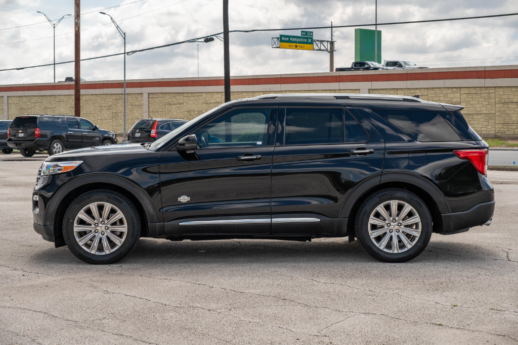 Certified 2024 Ford Explorer King Ranch w/ Technology Package RWD image 5