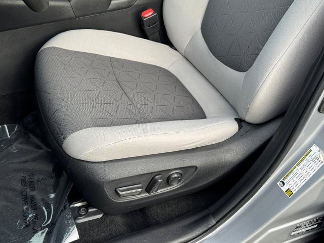 Used 2022 Toyota RAV4 XLE AWD/4WD image 15