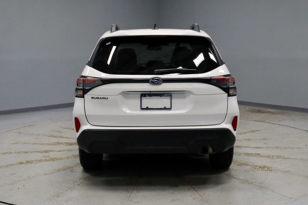 Used 2025 Subaru Forester Premium image 4