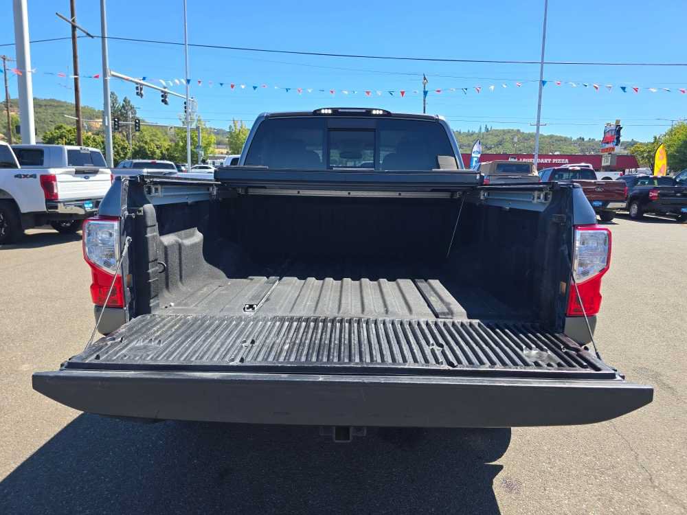 Used 2017 Nissan Titan PRO-4X AWD/4WD image 19
