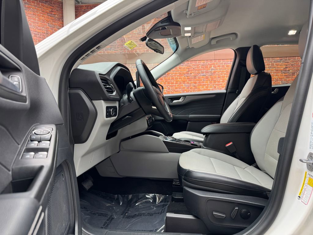 Certified 2025 Ford Escape SE FWD image 23