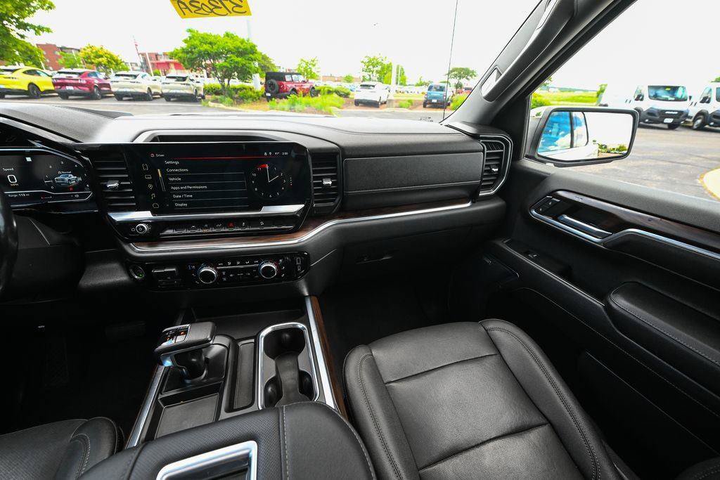 Used 2022 GMC Sierra 1500 SLT w/ SLT Convenience Package AWD/4WD image 33
