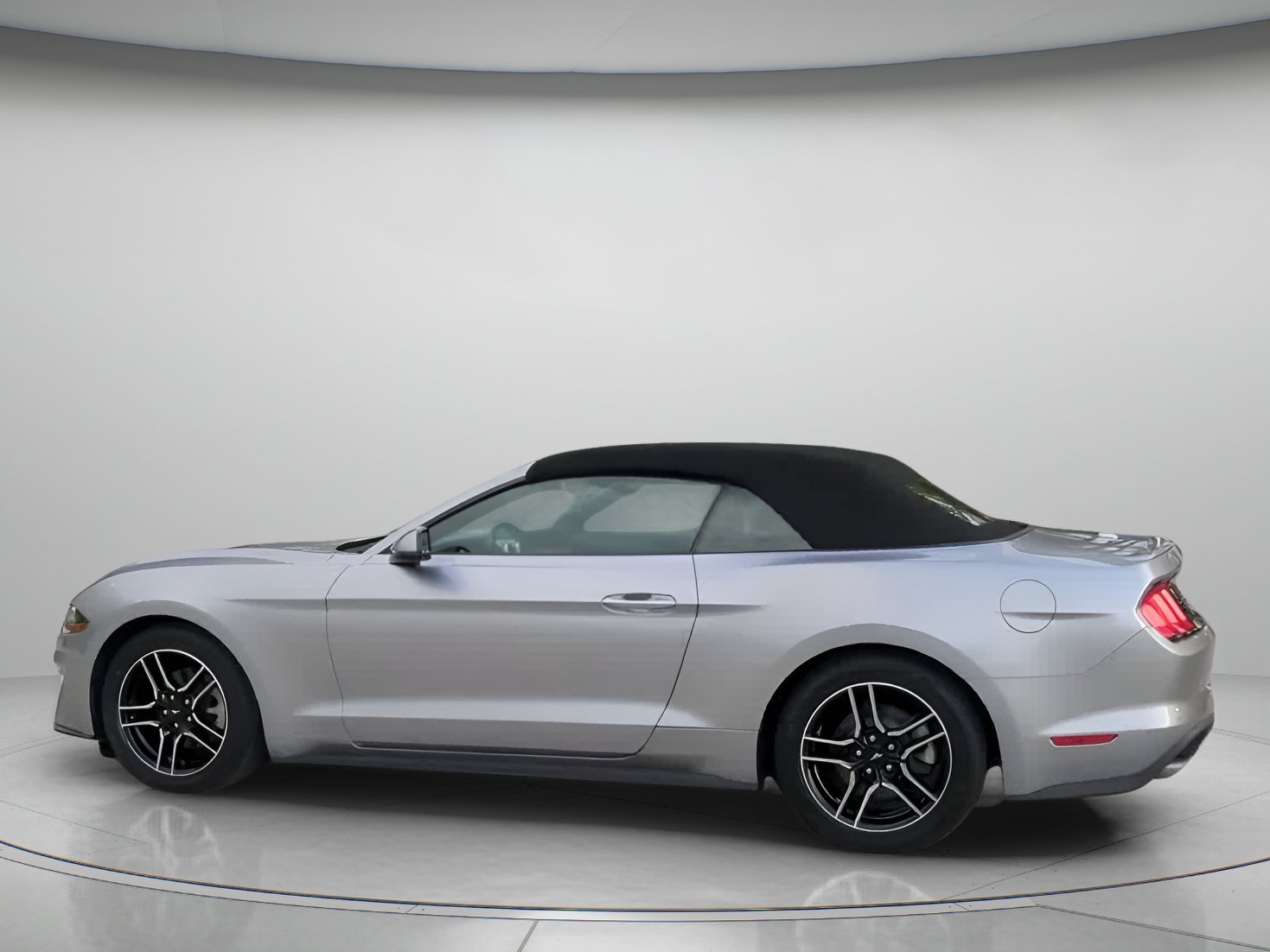 Certified 2020 Ford Mustang Premium RWD image 17