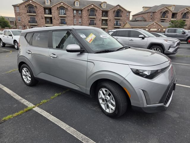 Used 2023 Kia Soul LX w/ LX Technology Package FWD image 2
