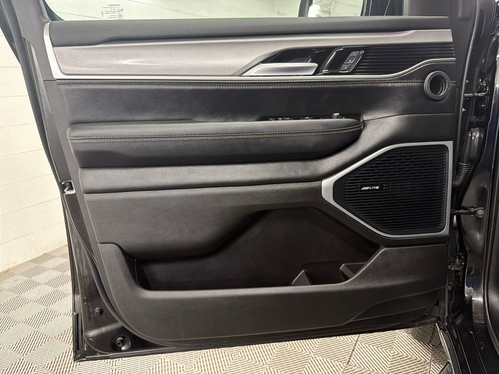 Used 2025 Jeep Wagoneer 4WD image 16