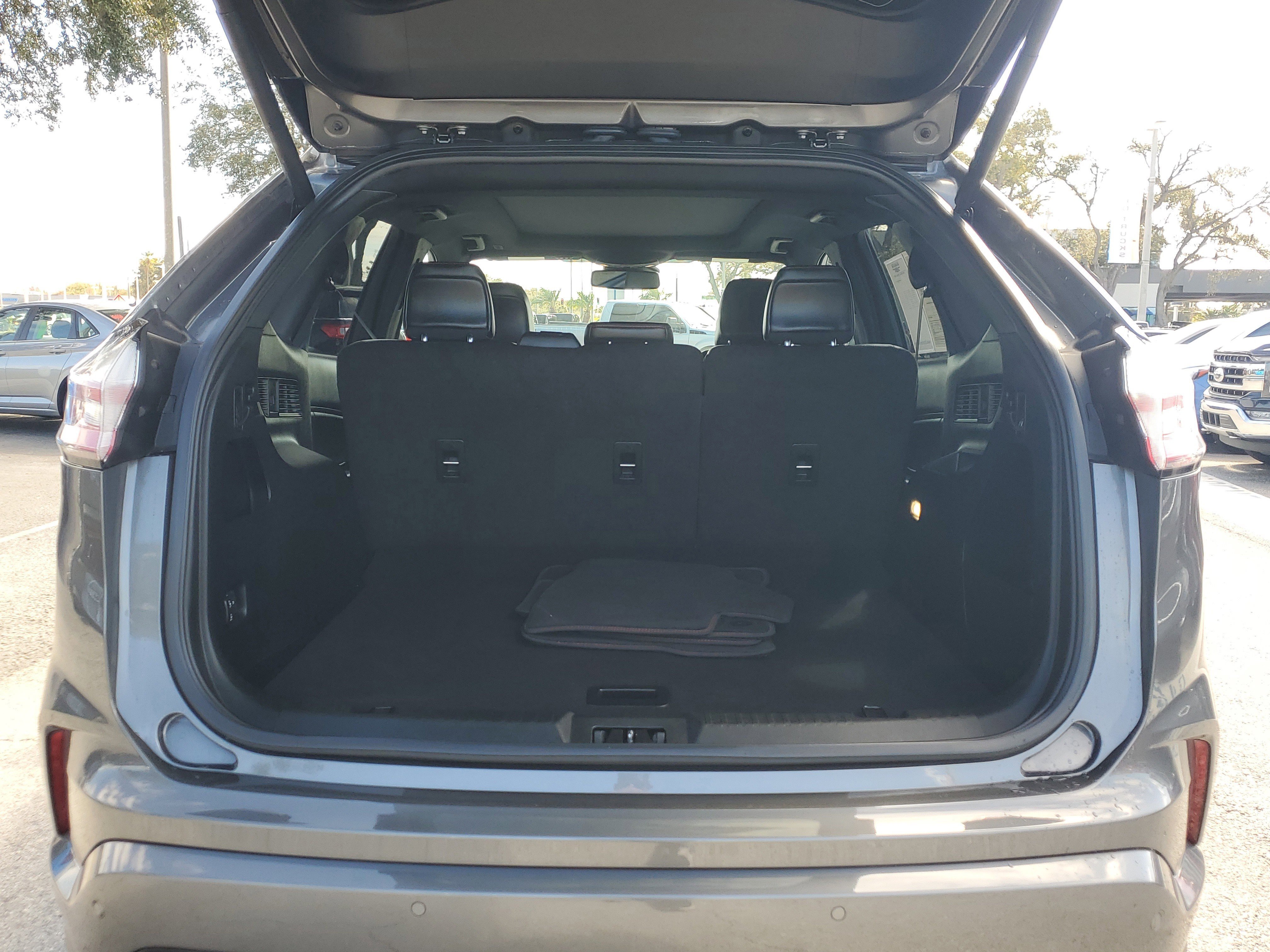 Certified 2023 Ford Edge ST-Line image 9