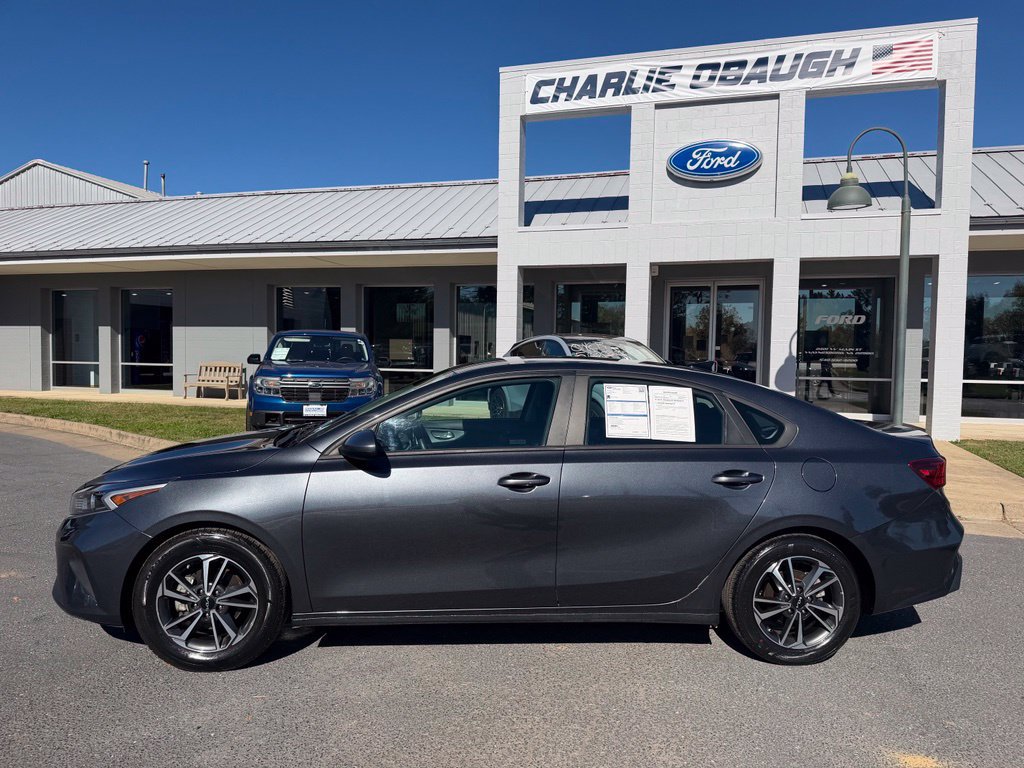 Used 2023 Kia Forte LXS FWD image 2