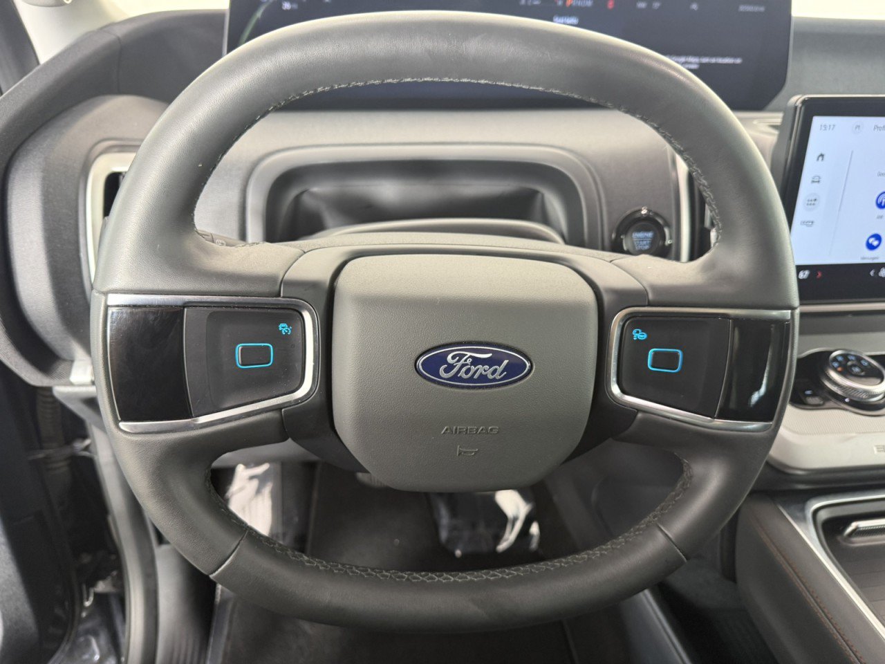 Certified 2025 Ford Expedition Active AWD/4WD image 22