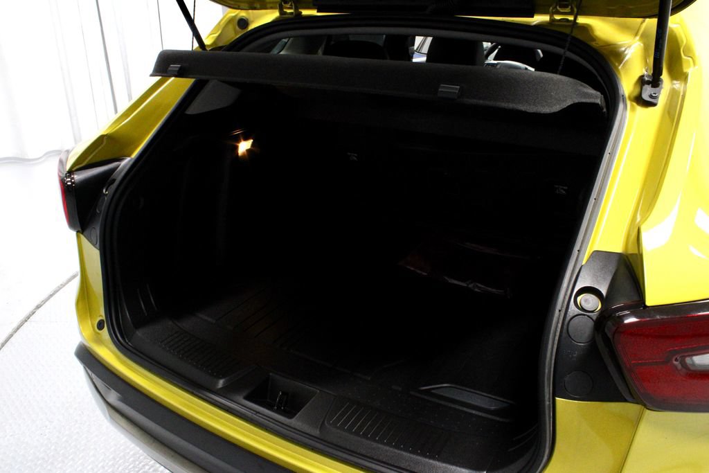 Used 2025 Chevrolet Trax ACTIV w/ Sunroof Package FWD image 14