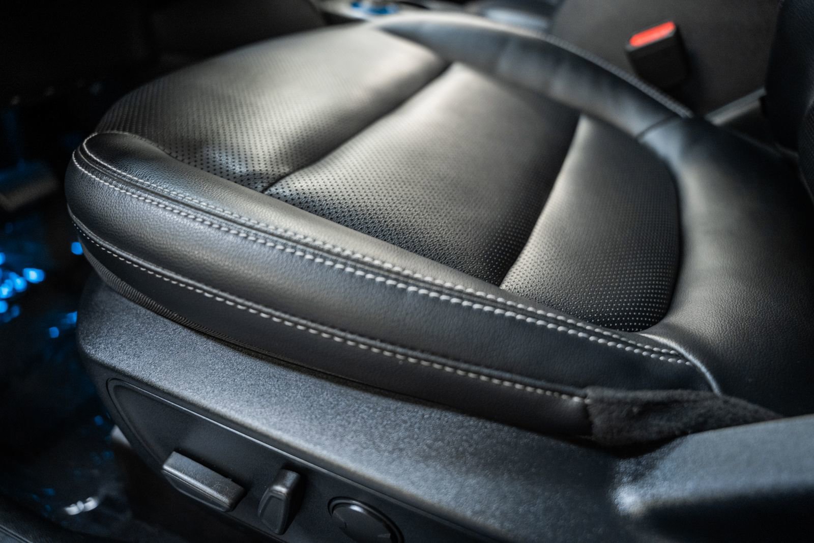 Certified 2022 Ford Escape Titanium image 39