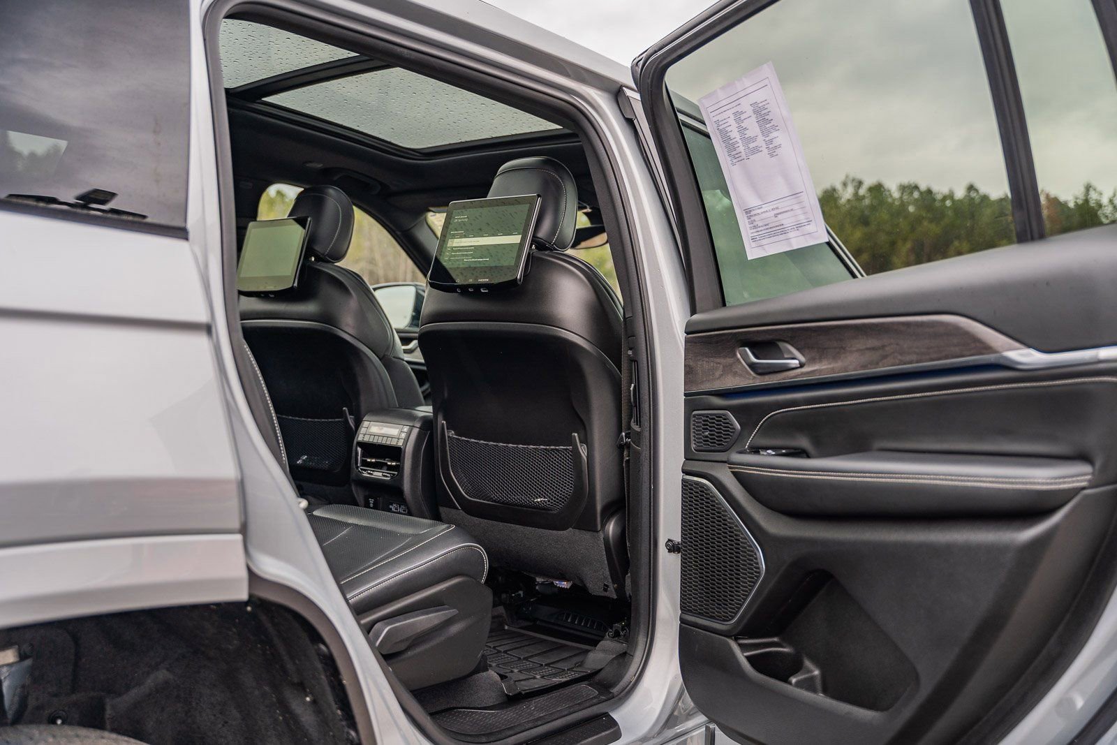 Used 2023 Jeep Grand Cherokee L Overland w/ Rear Seat Video Group I image 21