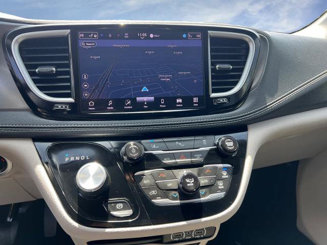 Used 2024 Chrysler Pacifica Limited FWD image 10