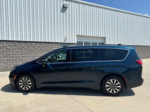 Used 2024 Chrysler Pacifica Limited FWD image 8