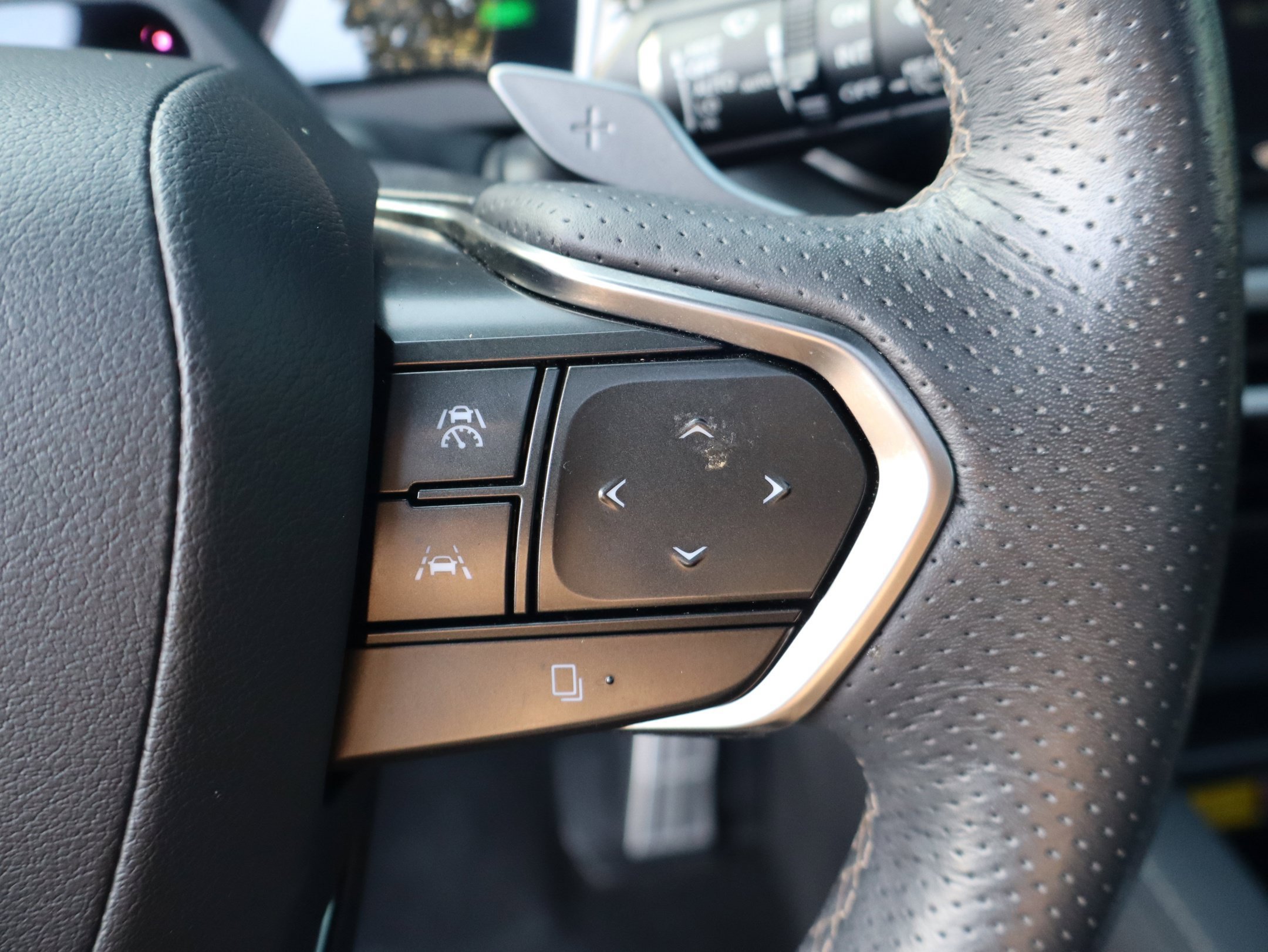 Used 2023 Lexus RX 500h F Sport w/ Cold Area Package AWD/4WD image 18
