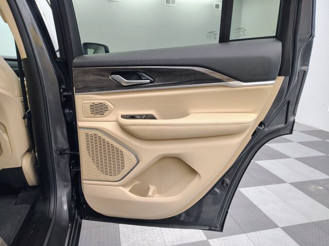Used 2022 Jeep Grand Cherokee Limited AWD/4WD image 30