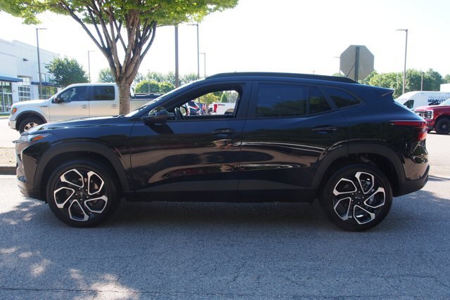 Used 2025 Chevrolet Trax RS w/ Driver Confidence Package FWD image 4