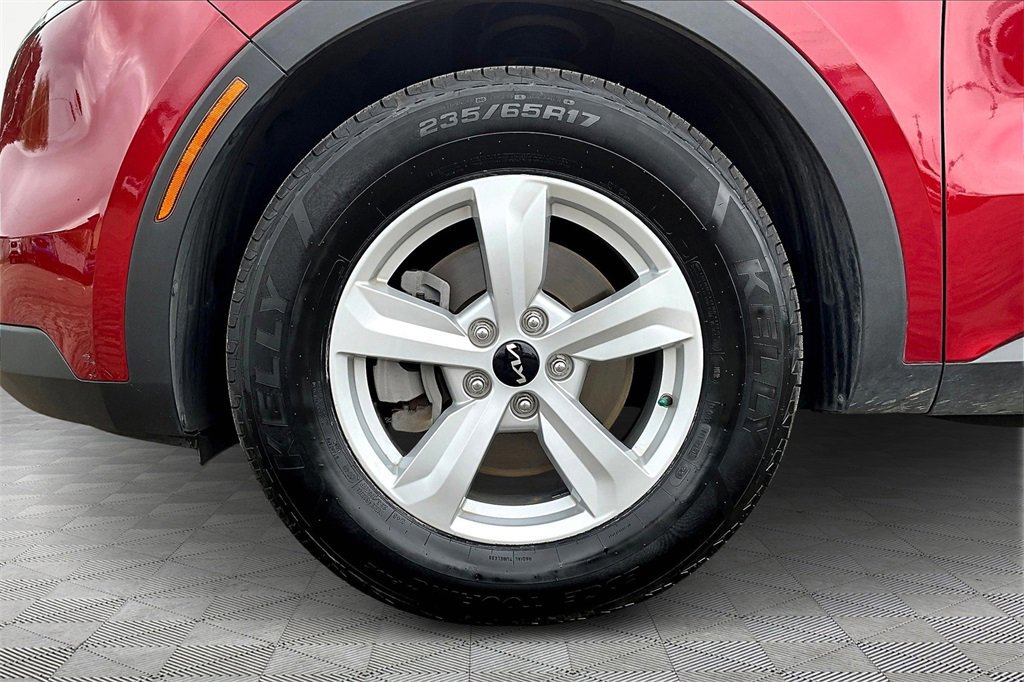 Used 2022 Kia Sorento LX image 10