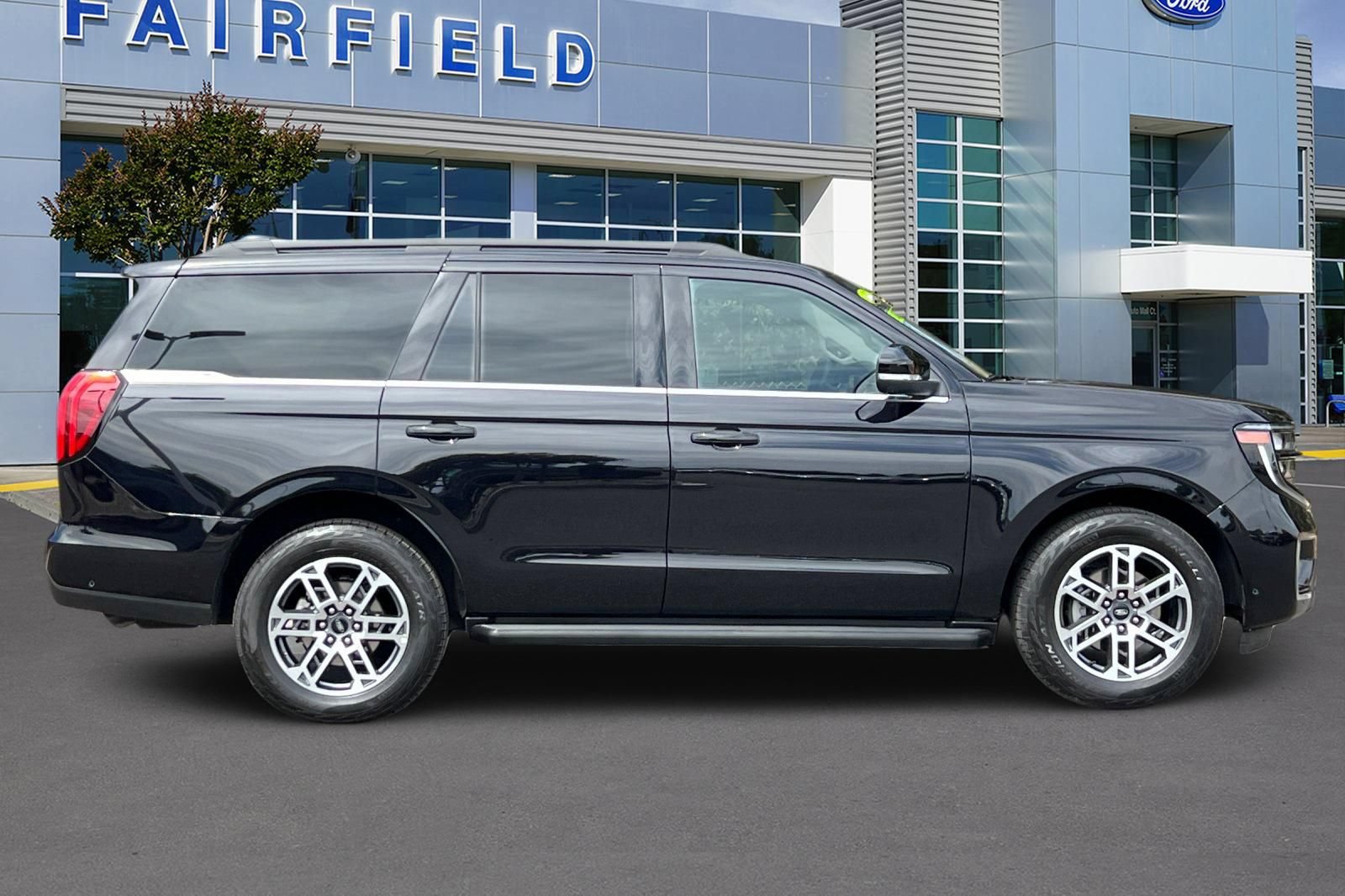 Certified 2025 Ford Expedition Active AWD/4WD image 7