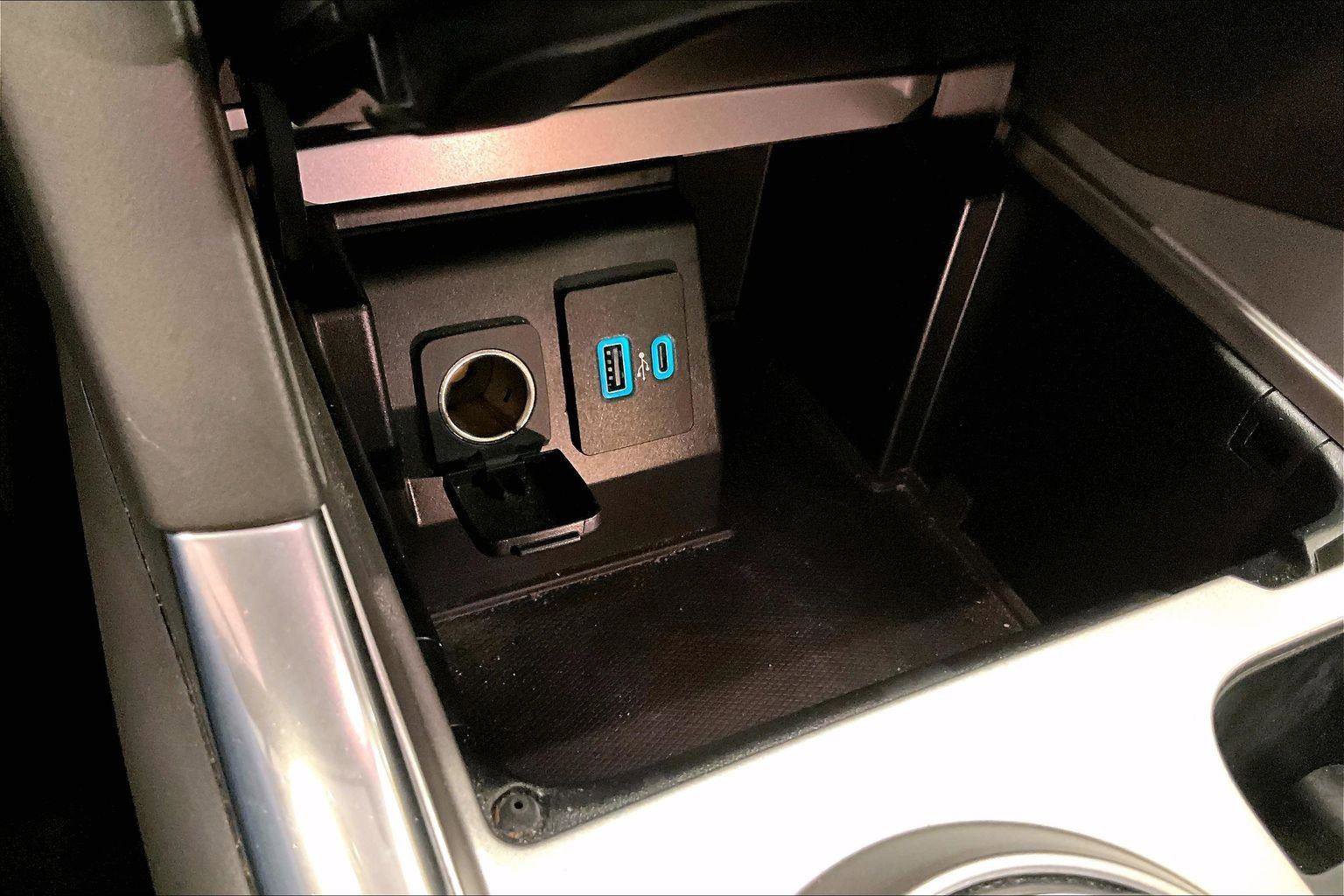 Certified 2020 Ford Explorer Platinum w/ Premium Technology Package image 32