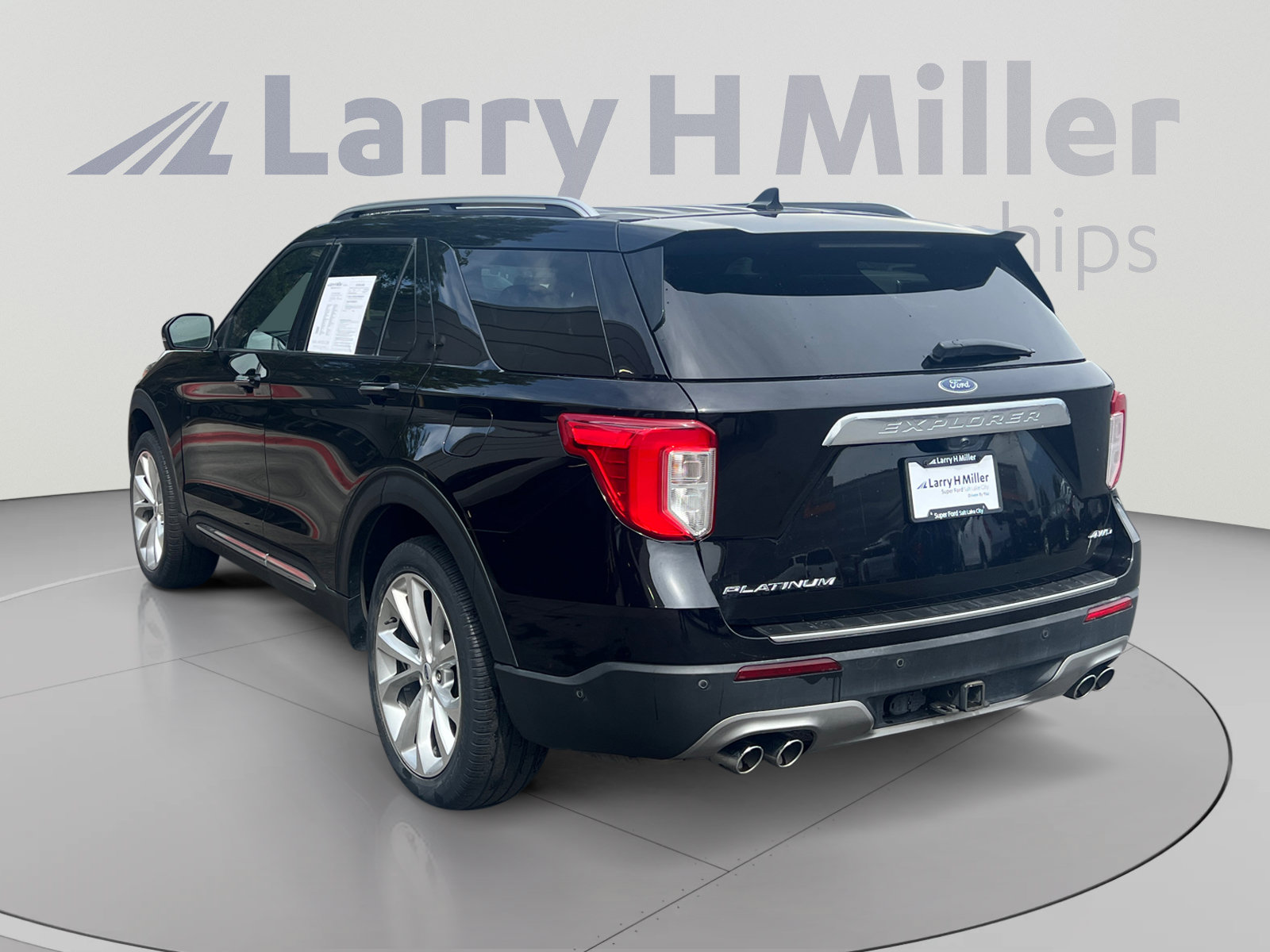 Certified 2023 Ford Explorer Platinum w/ Technology Package AWD/4WD image 3