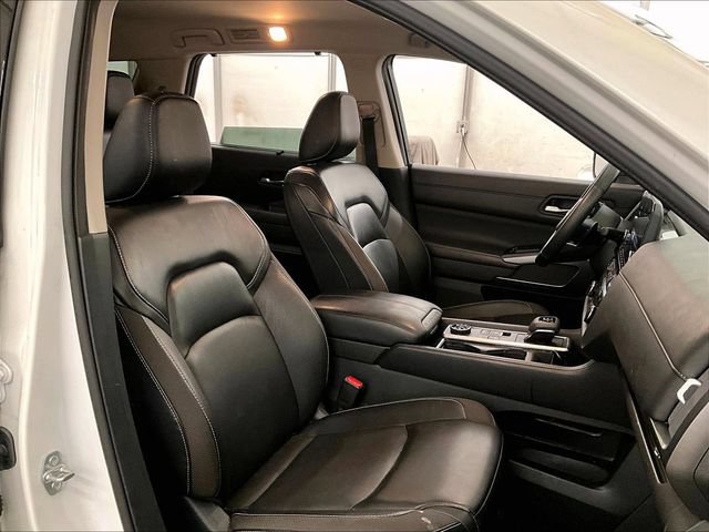 Used 2023 Nissan Pathfinder SL w/ Black Appearance Package AWD/4WD image 7