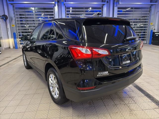 Used 2020 Chevrolet Equinox LS w/ LS Convenience Package image 2