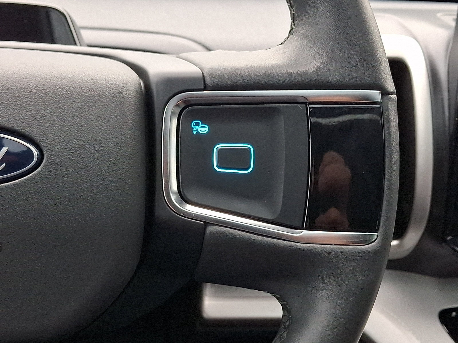 Certified 2025 Ford Expedition Active AWD/4WD image 26